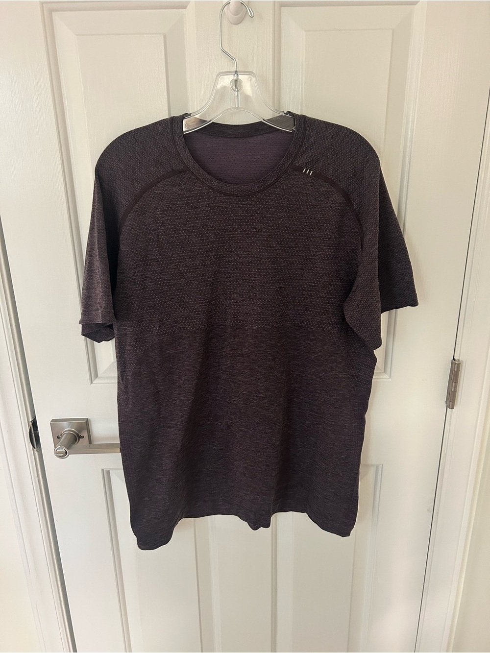 Lululemon Men's Metal Vent Tech Short Sleeve In Heather Grape Mauve - Picture 2 of 5